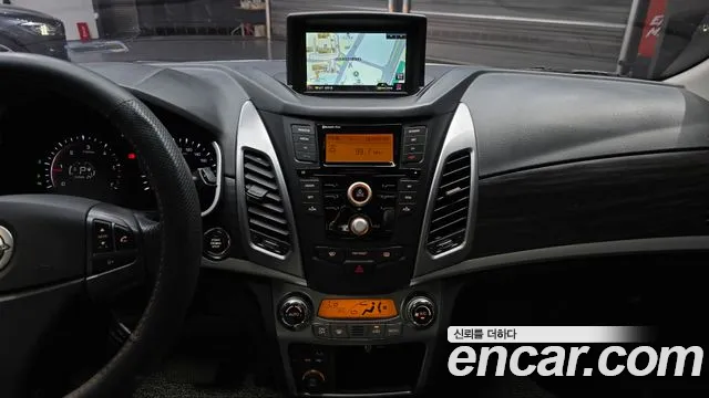 KGM Korando 2015 thumb 2