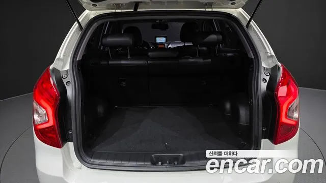KGM Korando 2015 thumb 11