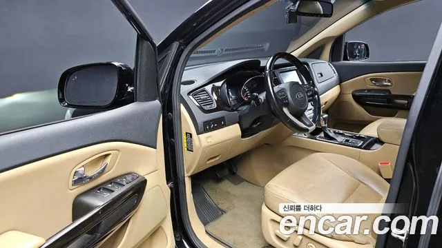 Kia Carnival 2018 thumb 9
