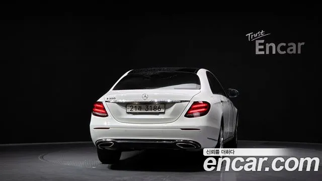 Mercedes-Benz E-Class 2016 thumb 10