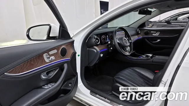 Mercedes-Benz E-Class 2016 thumb 4