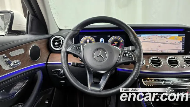 Mercedes-Benz E-Class 2016 thumb 8