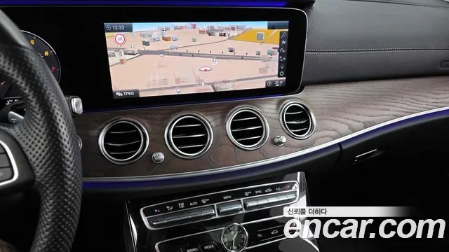 Mercedes-Benz E-Class 2016 thumb 6