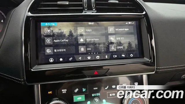 Jaguar XE 2020 thumb 6