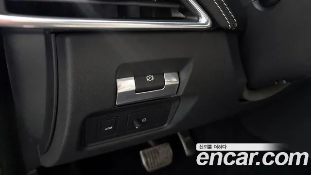 Jaguar XE 2020 thumb 11