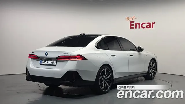 BMW 5 серии 2024 thumb 2