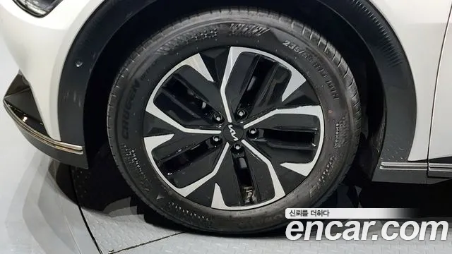 Kia EV6 2023 thumb 9