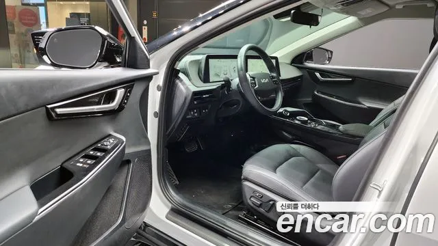 Kia EV6 2023 thumb 2