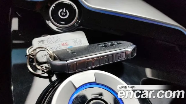 Kia EV6 2023 thumb 11