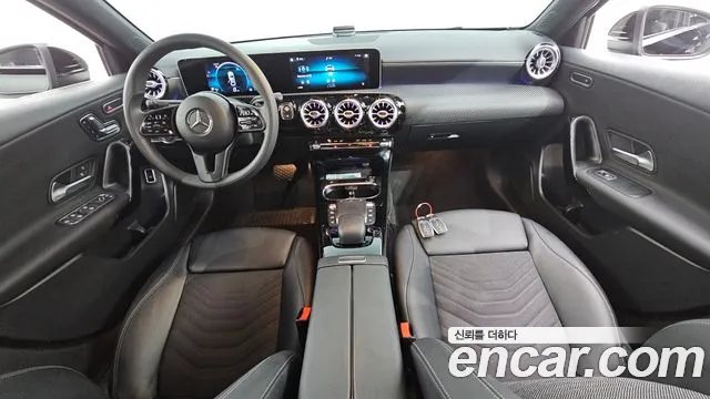 Mercedes-Benz A-Class 2020 thumb 3