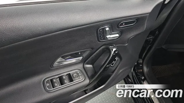 Mercedes-Benz A-Class 2020 thumb 2