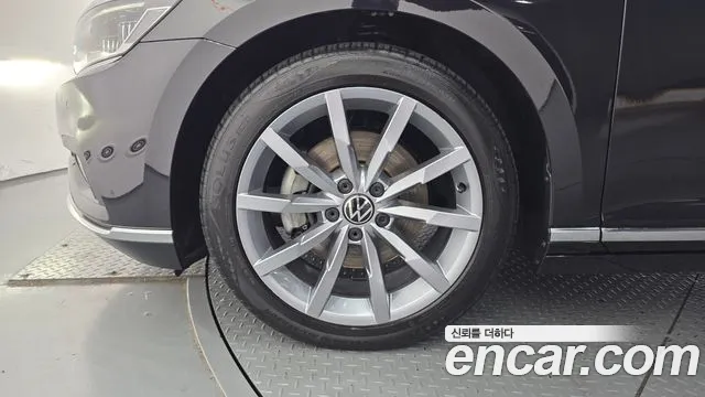 Volkswagen Passat GT 2022 thumb 9