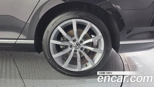 Volkswagen Passat GT 2022 thumb 5