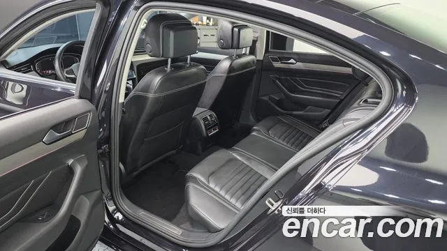 Volkswagen Passat GT 2022 thumb 3
