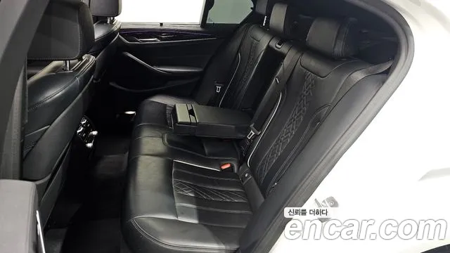 BMW 5 серии 2019 thumb 9