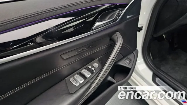 BMW 5 серии 2019 thumb 2