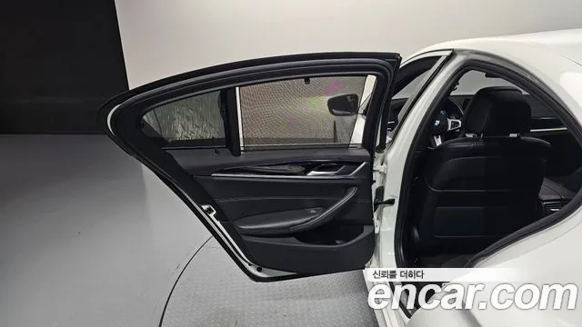 BMW 5 серии 2019 thumb 3