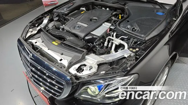 Mercedes-Benz E-Class 2019 thumb 10
