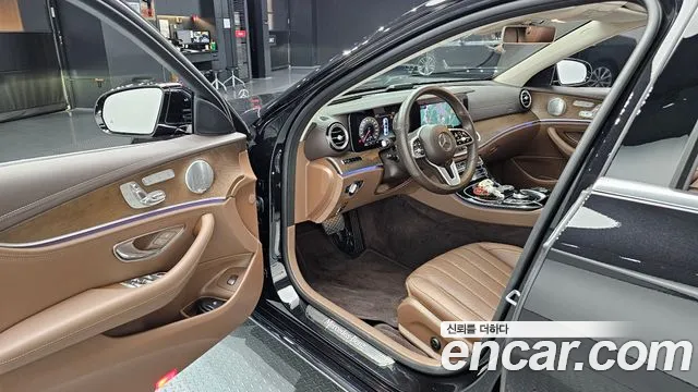 Mercedes-Benz E-Class 2019 thumb 11