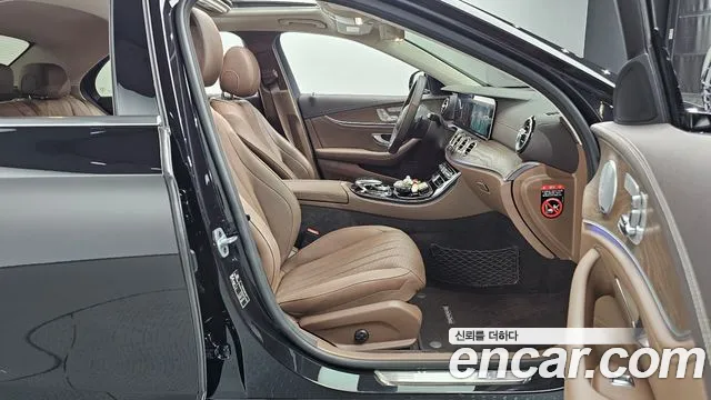 Mercedes-Benz E-Class 2019 thumb 12