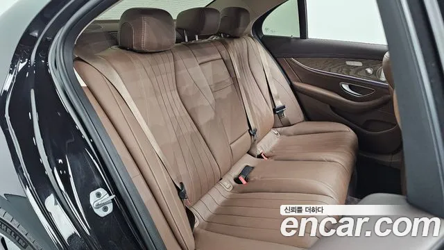 Mercedes-Benz E-Class 2019 thumb 8