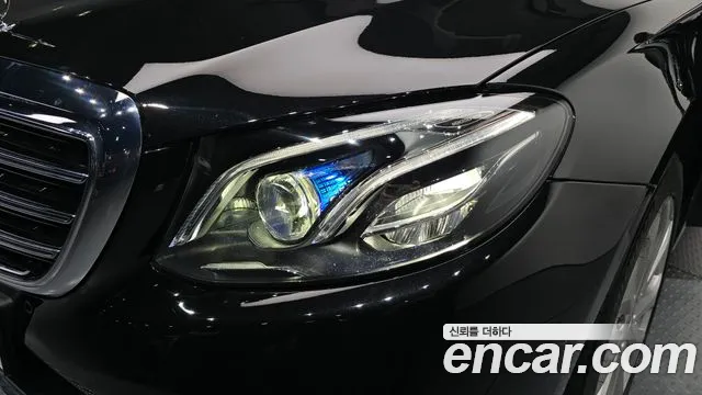 Mercedes-Benz E-Class 2019 thumb 3
