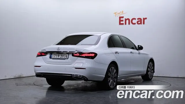 Mercedes-Benz E-Class 2023 thumb 5