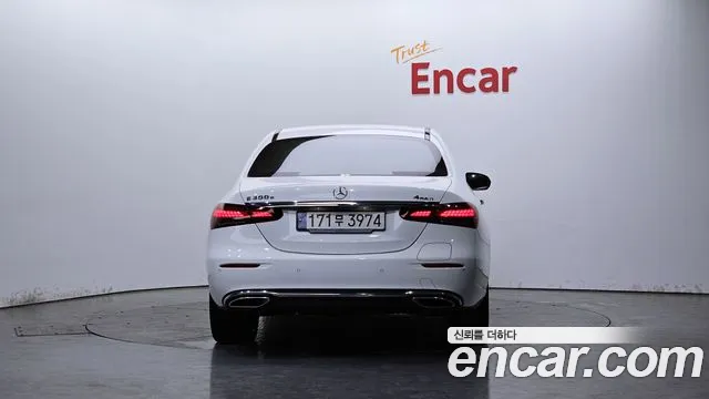 Mercedes-Benz E-Class 2023 thumb 8