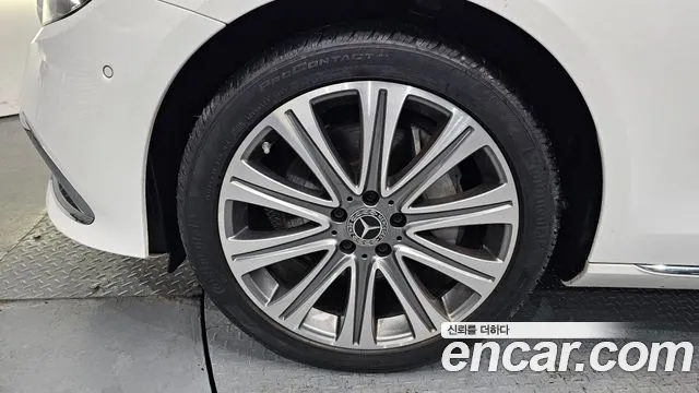 Mercedes-Benz E-Class 2023 thumb 6