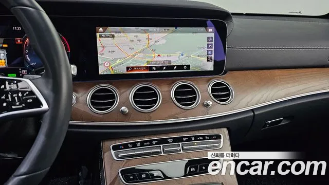 Mercedes-Benz E-Class 2023 thumb 2