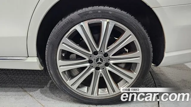Mercedes-Benz E-Class 2023 thumb 4