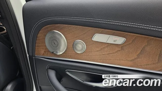 Mercedes-Benz E-Class 2023 thumb 11