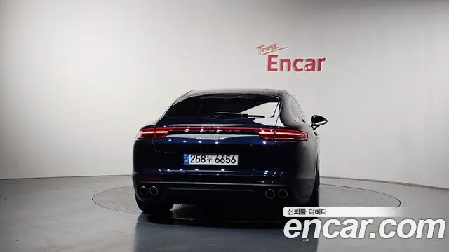 Porsche Panamera 2018 thumb 8