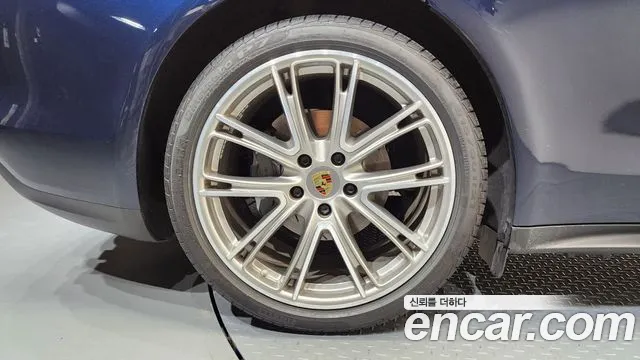 Porsche Panamera 2018 thumb 10