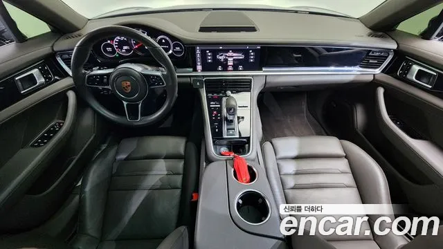 Porsche Panamera 2018 thumb 6