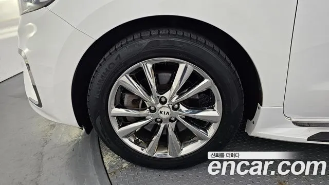 Kia Carnival 2019 thumb 11