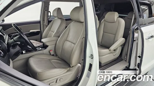 Kia Carnival 2019 thumb 3