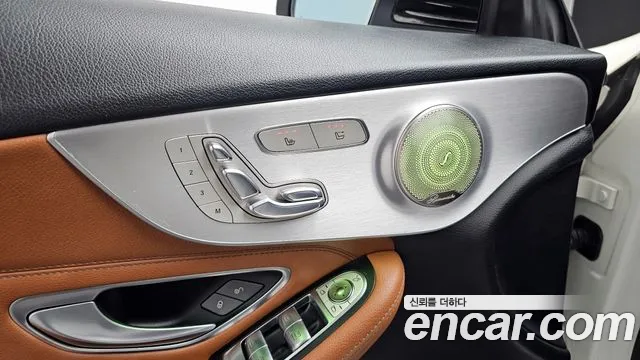 Mercedes-Benz C-Class 2017 thumb 4