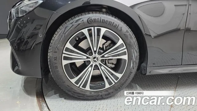 Mercedes-Benz E-Class 2025 thumb 10