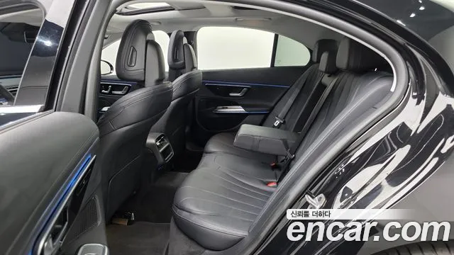 Mercedes-Benz E-Class 2025 thumb 8