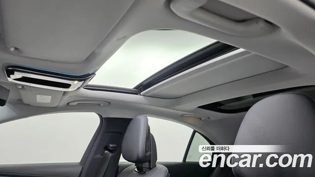 Mercedes-Benz E-Class 2025 thumb 12