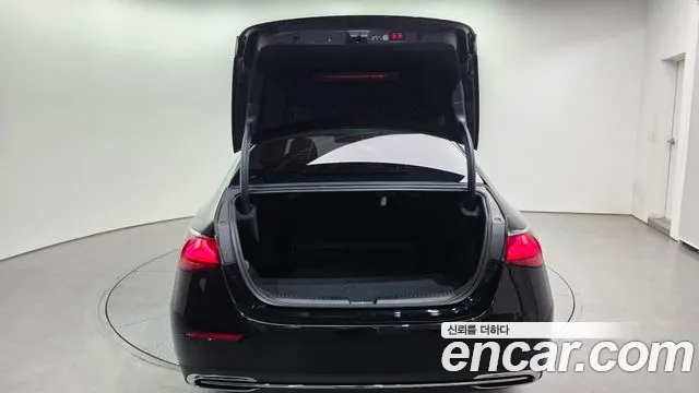 Mercedes-Benz E-Class 2025 thumb 4