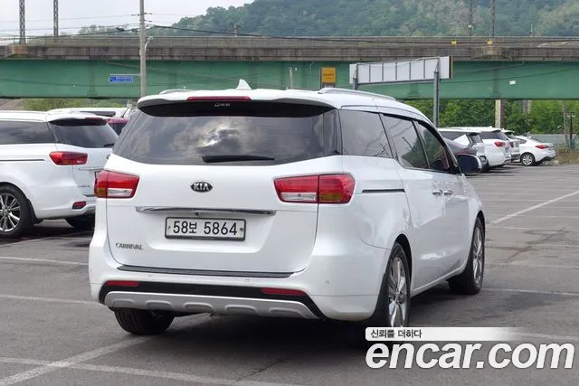 Kia Carnival 2016 thumb 2