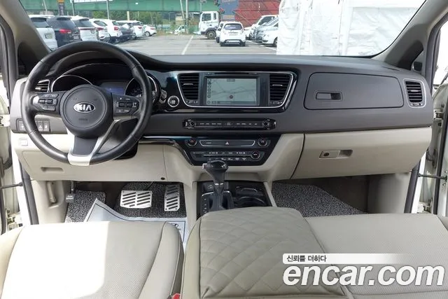 Kia Carnival 2016 thumb 6