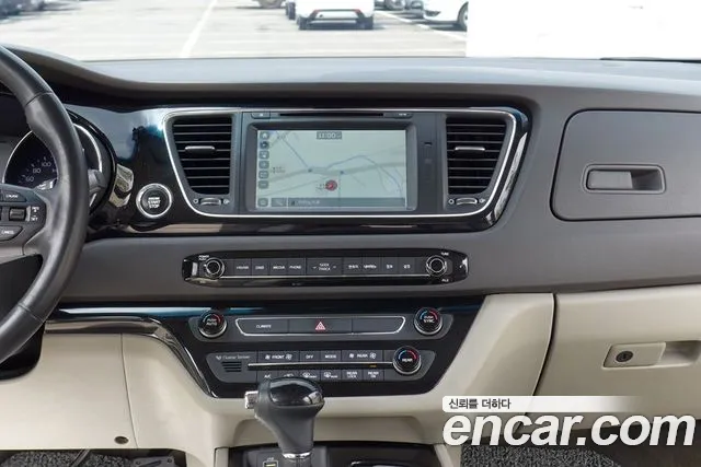 Kia Carnival 2016 thumb 8
