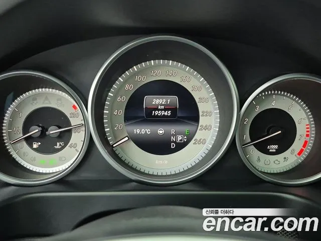 Mercedes-Benz E-Class 2015 thumb 8