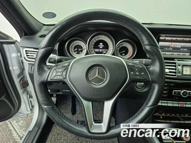 Mercedes-Benz E-Class 2015 thumb 9