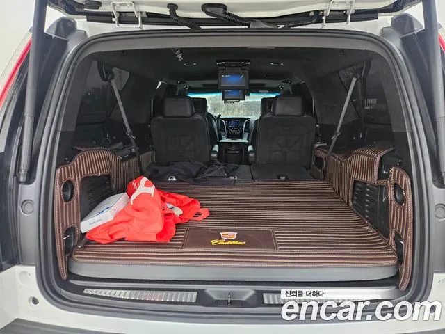 Cadillac Escalade 2018 thumb 4