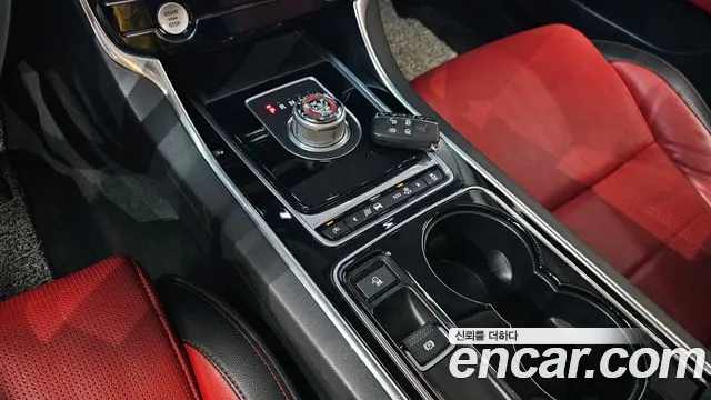 Jaguar XE 2015 thumb 2