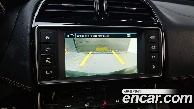 Jaguar XE 2015 thumb 10